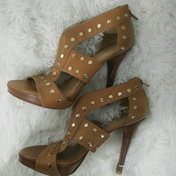 STUART WEITZMAN HIGH HEEL SANDAL WITH GOLD STUDS - Picture 2 of 7